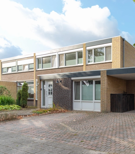 Extra verdieping aan woning Leunen