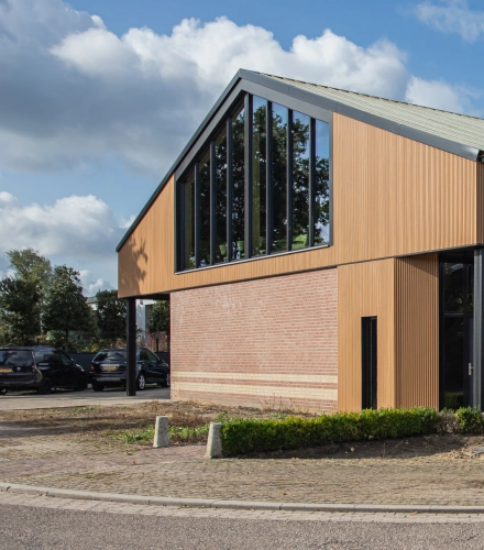Verbouwing naar kantoorpand Overloon